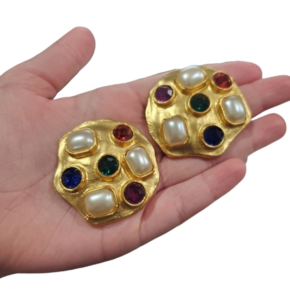 Vintage 1980's Huge Matte Gold Pearl Mogul Crystal Clip-on Earrings - Picture 4 of 4